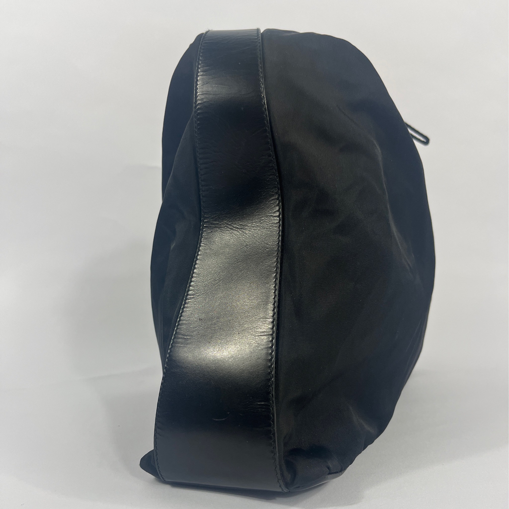 Prada Hand-Schultertasche in schwarz