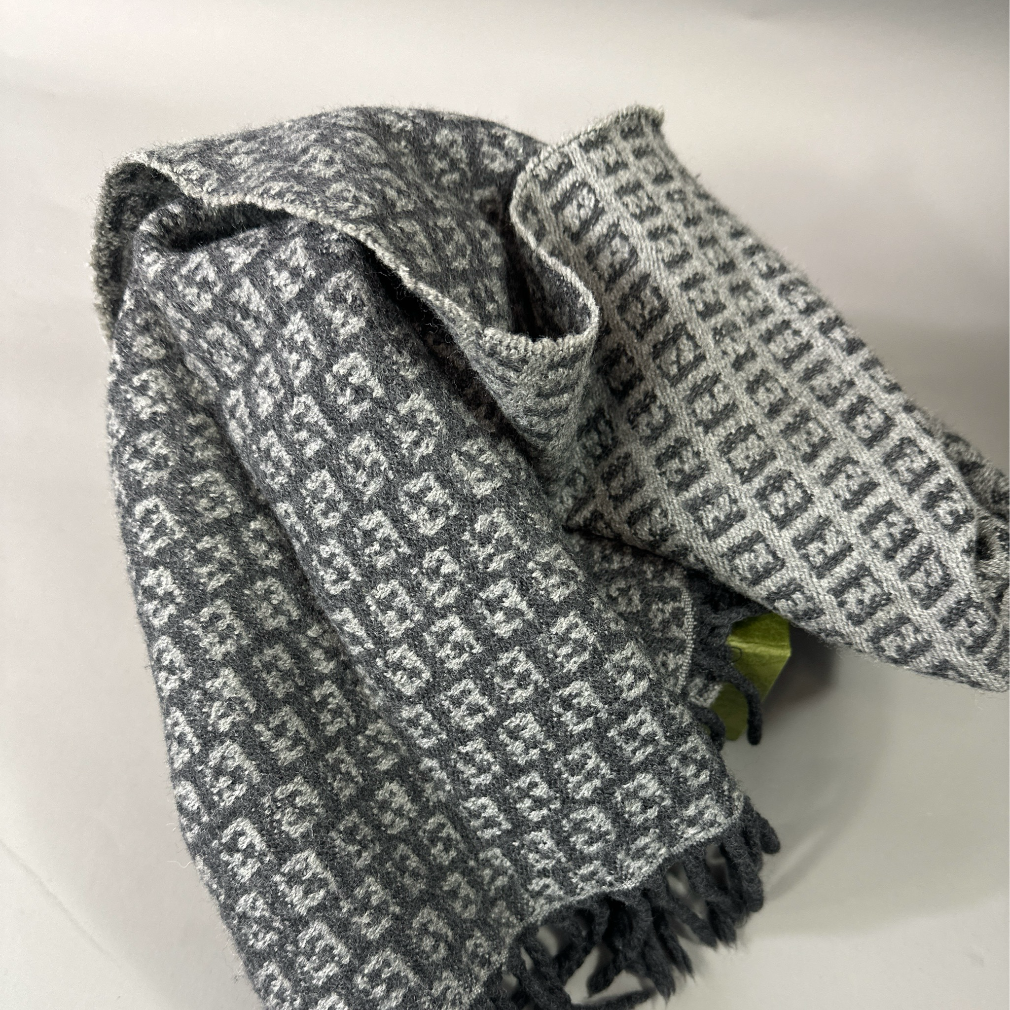 Fendi Monogramm Schal aus Wolle
