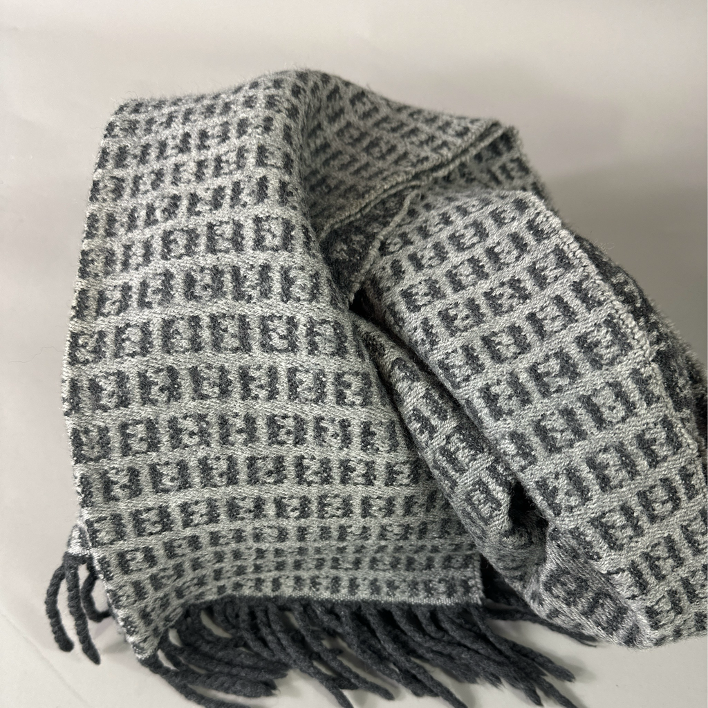 Fendi Monogramm Schal aus Wolle